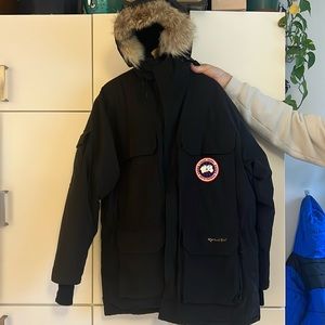 Men’s Canada Goose jacket size Large.